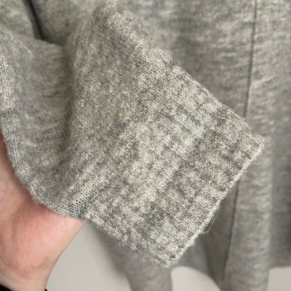H&M Gray Wool Blend V-Neck Tunic Sweater (S) - Picture 5 of 9